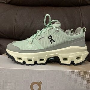 On clouds cloudrock low Mint Green shoes brand new in box 6.5 women’s